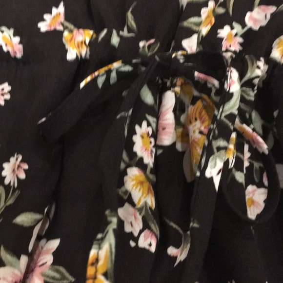💕HP💕Nalati floral rayon romper size medium - Picture 7 of 12